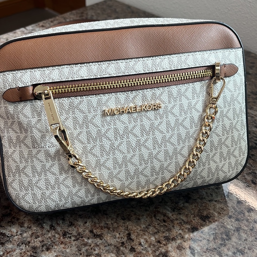Michael Kors - Picture 2 of 9
